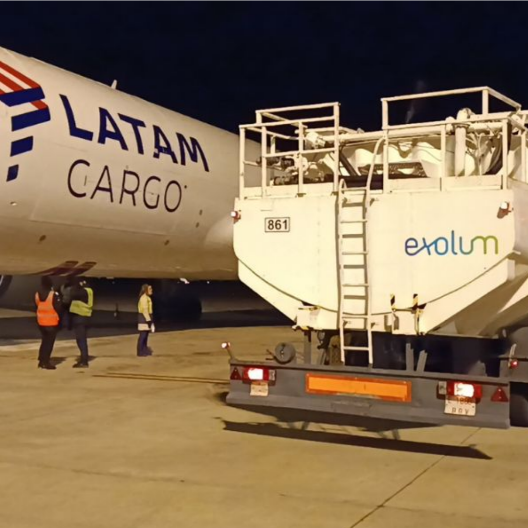 El grupo LATAM realiza su primer vuelo internacional con Combustible Sostenible de Aviación (SAF)
